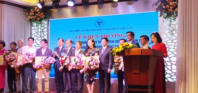 Viện IOA được tặng bằng khen trong công tác phòng chống COVID-19 năm 2021